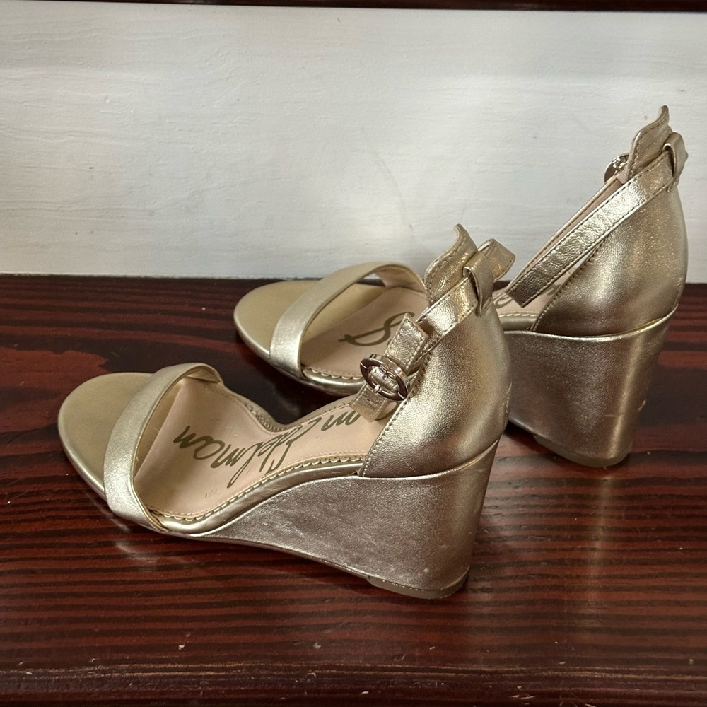 Sam Edelman Elegant Gold Wedge ankle strap Sandals